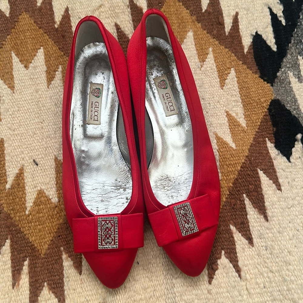 Gucci vintage red satin and crystals bow flats. Adorable and marked a 9.5